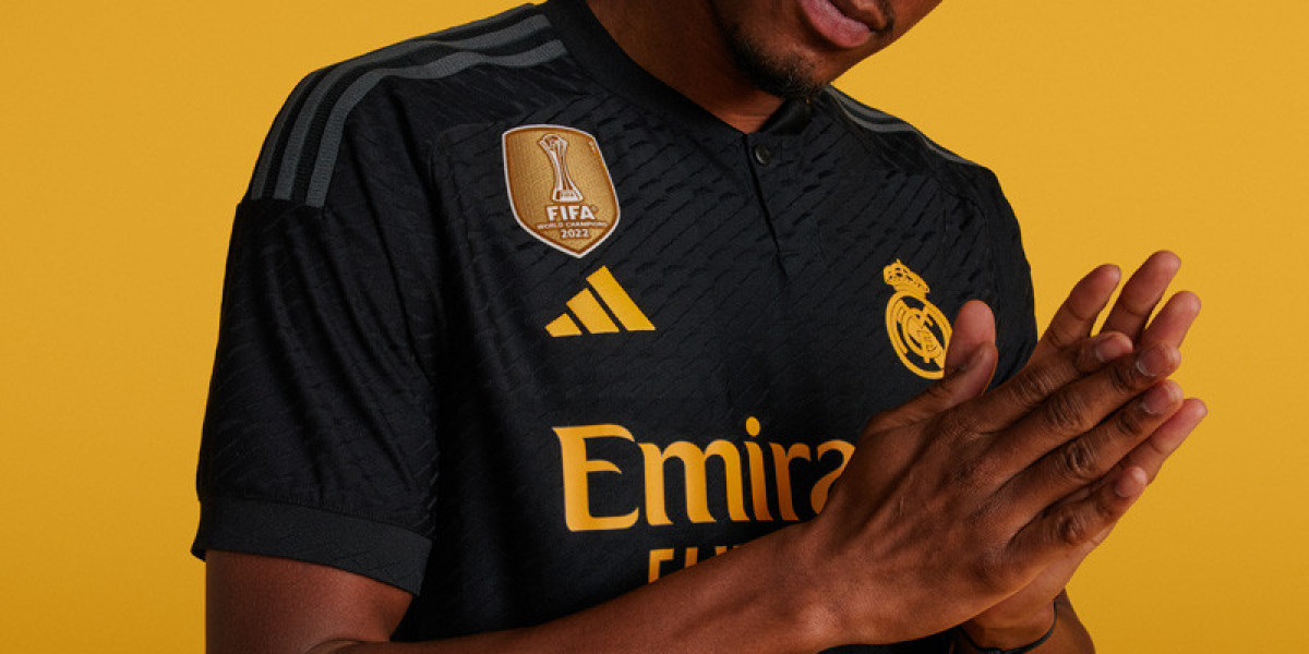 Real Madrid drugi gostujoči dres 2023-24